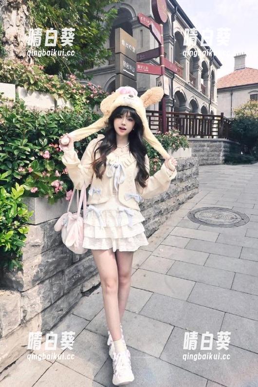在Hizzy (히지)的粉色写真图包中，发现每一幅作品背后的情感与灵感旅程！.txt